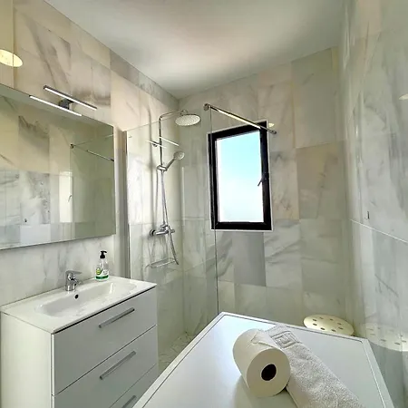 Urb. Alhambra Ii 15 *